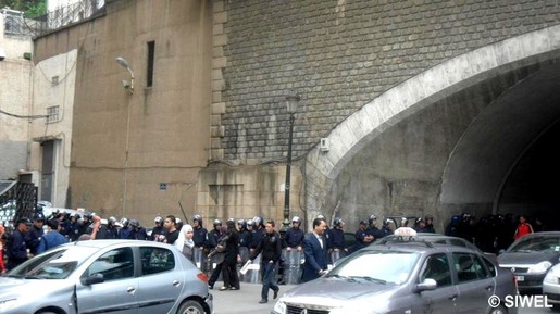 Le tunnel des facultés pris d'assaut par des policiers anti-émeute. PH/SIWEL