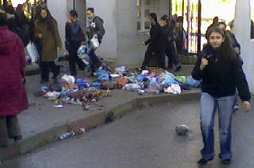 Poubelles devant une cité universitaire de Tizi-Ouzou. Photo/ DR