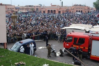 La foule amassée place Jamaa el-Fna après l'attentat (PHOTO: DR)