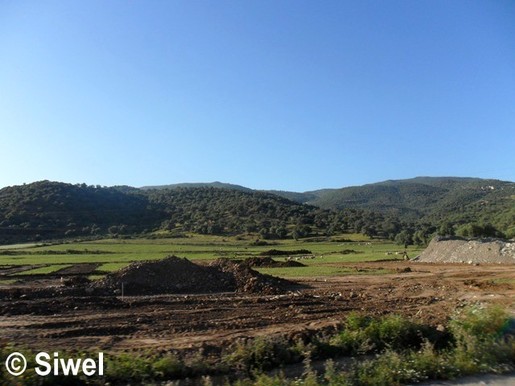 Le projet de construction d’une école de gendarmerie à la sortie nord de Sidi-Aïch (wilaya de Vgayet) est réalisé sur une terre fertile (PH/UZ)
