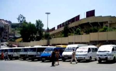 Les transporteurs assiègent la willaya à Tizi-Ouzou