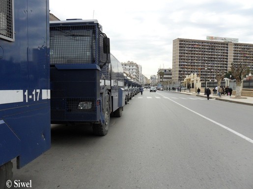 Des renforts des forces antiémeute permanents à Alger depuis début janvier 2011 (Photo U. Z © Siwel)