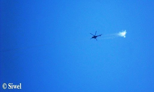 Un hélicoptère entrain de bombarder des zones près des villages (Photos SIWEL)