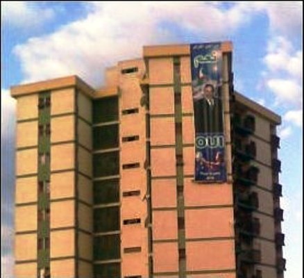 Des banderoles du chef de l'Etat Bouteflika en plein centre de Tizi-Ouzou