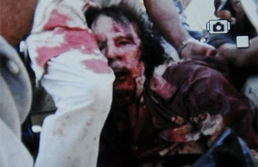 L'ex-leader libyen Mouammar Khadafi tué à Syrte par les rebelles du CNT ce 20 octobre 2011 (Photo : AFP/Philippe Desmazes)