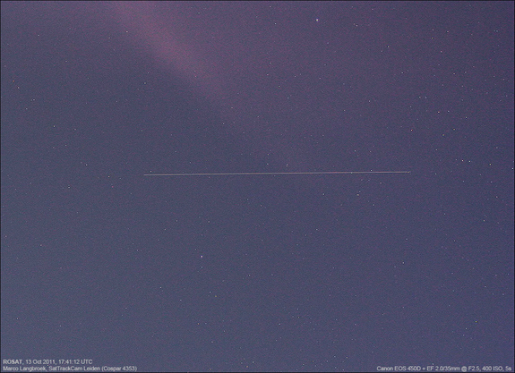 Cliché du satellite allemand ROSAT pris le 14 octobre 2011 par l'astrophotographe Marco Langbroek, Pays-Bas. Il a déclaré : "Une vue spectaculaire, il se déplace très rapidement". (Photo : Marco Langbroek)
