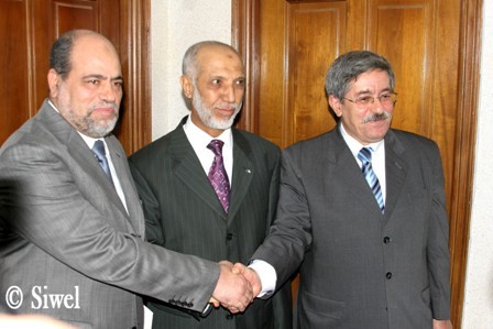 De D. à G. les trois chefs du RND, FLN et MSP composant l'alliance présidentielle (PH. Y.L)