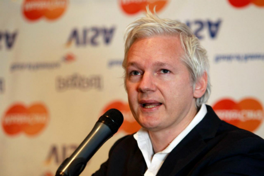 Julian Assange, le fondateur de Wikileaks, lors d'une conférence de presse au London's Frontline Club, le 24/10/2011. (Photo : AP/Lefteris Pitarakis)