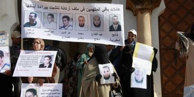 Familles des neuf suspects de l'attentat de Marrakech lors de leur procès le 28 octobre 2011. ( PHOTO : REUTERS)