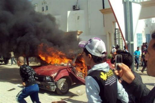 Scènes de violence à Sidi Bouzid, jeudi 27 octobre 2011. (Photo : AFP/Mokhtar Kahouli)