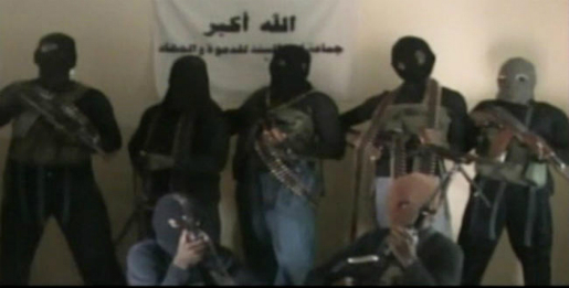 Des militants de la secte islamiste Boko Haram, capture extraite d'une vidéo datant de 2010. (PH/DR)