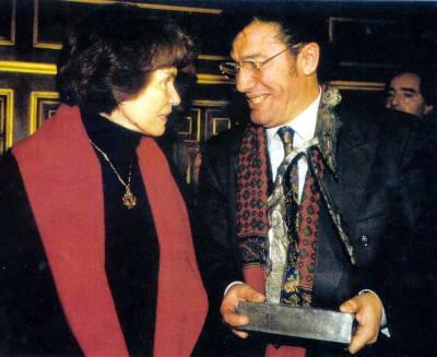 Danielle Mitterrand lors de la remise du Prix de la Mémoire à Matoub Lounès (PH/ DR)