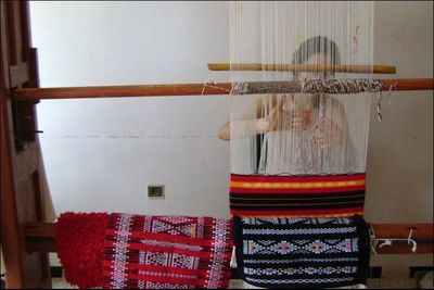 Tisseuse de tapis de Ath Hichem (PHOTO: DR)