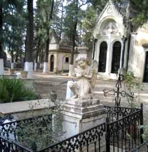 Sépulture au cimetière chrétien de Tizi-Ouzou (PHOTO : DR)