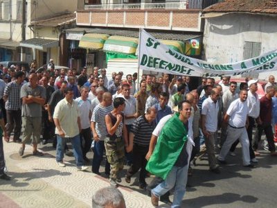 Rappelés de Tizi-Ouzou : marche et menace de faire appel au boycott des élections