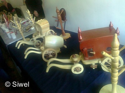Artisanat du bois pour célébrer Yennayer à la Maison de la culture de Tizi Ouzou (PHOTO : AY pour Siwel)