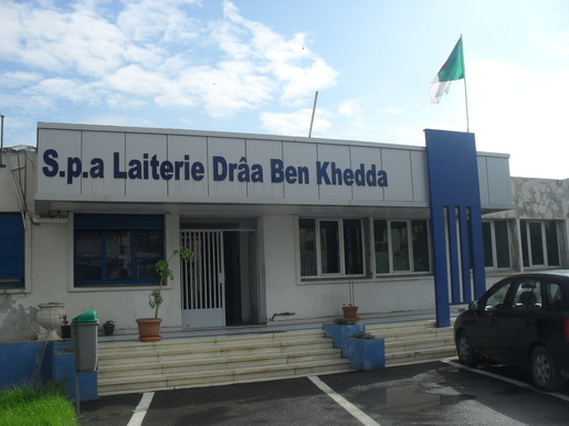 Reprise symbolique du travail ce matin à la laiterie de Drâa Ben Khadda