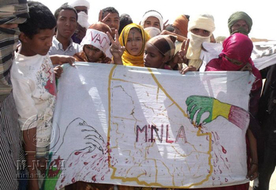 Des Azawadiens dénonçant le soutien de l'Algérie à l'occupant malien (Photo mnlamov.net)