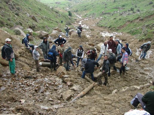 Glissement de terrain : les villageois d'Ath Aissa Ouyahia se mobilisent pour rétablir l'eau courante