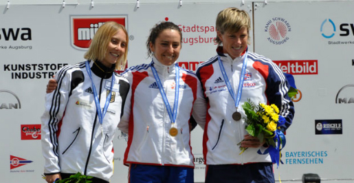 Carole Bouzidi (au milieu) en or aux Championnat d'Europe de Canoë-Kayak d'Augsbourg (Photo : FFCK)