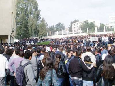 Vgayet : rassemblement des étudiants devant le siège de la wilaya