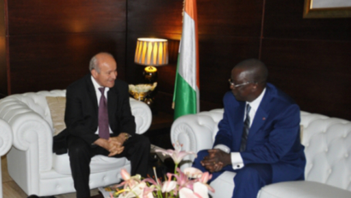 Issad Rebrab le président de Cevital et le premier ministre vioirien Jeannot Ahoussou-Kouadio, Abidjan, 05/06/2012 (PH/DR)