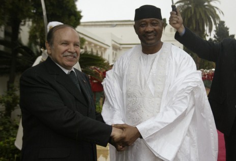 Bouteflika avec le président malien Amadou Toumani Touré. PH/DR