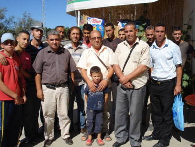 Le président du MAK, Bouaziz Ait Chebib avec des militants autonomistes de Feraoun (PH/SIWEL)