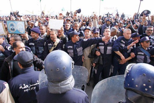 L'Internationale des Services Publics interpelle Bouteflika sur la répression des gardes communaux