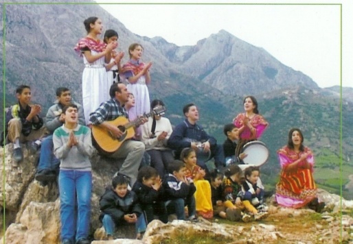 Chorale chrétienne kabyle " Isegman " . PH/DR