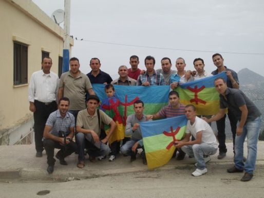 Les cadres du MAK et les militants du mouvement autonomiste kabyle après l'installation de la section locale