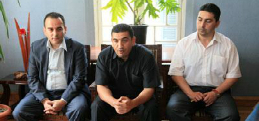 Chafaâ Bouaiche (à gauche) aux cotés de l'ancien premier secrétaire du FFS, Karim Tabbou (au milieu). (PH/DR)