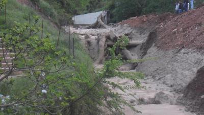 Urgent / Illilten : l’écoulement de boue de l’hiver passé menace encore des villages de la commune 