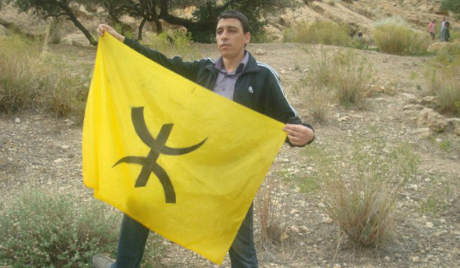 Un militant Chawi avec un drapeau chawi (PH/DR)