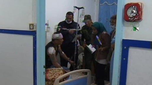 Capture d'écran de la chaîne Al-Jazairia 3 TV montrant les otages libérés du site d'In Amenas, le 18 janvier 2013 dans un hôpital.(Photo/AL-JAZAIRIA 3 / AFP)