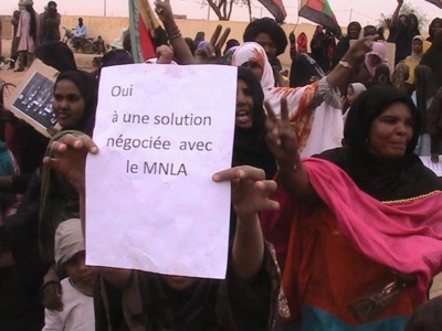 Manifestation des femmes de Kidal, aujourd'hui, pour réclamer une solution négociée avec le MNLA.(PH/DR)