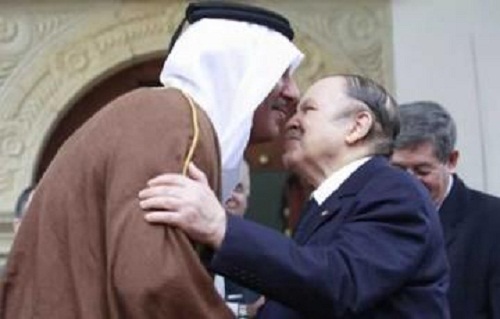 Bouteflika recevant un responsable qatari en Algérie. PH/DR