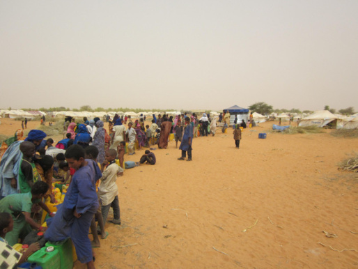 Des milliers de réfugiés fuient les territoires qui retombent aux mains des militaires maliens. Ici longue queu pour l'eau dans un camps de réfugiés en Mauritanie (PH/DR)