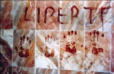 kamel Irchen a été assassiné par la gendarmerie algérienne en 2001 à Azazga. Avant de succomber à ses blessures, le martyr a écrit de ses mains ensanglantées ce mot si cher à la Kabylie : Liberté ! (PH/DR)