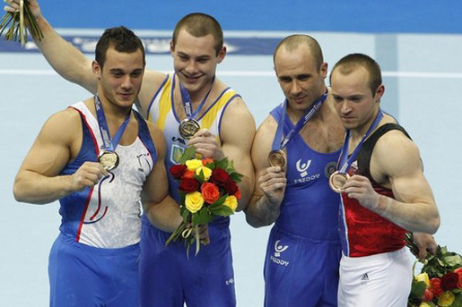 Samir Ait-Saïd (1er à gauche) présentant sa médaille d'or le 20/04/2013 à Moscou (PH/DR)