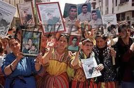 Droits de l'Homme à géométrie variable: Marche des femmes kabyles protestant contre l’assassinat de leurs enfants par les criminels du régimes algérien mais Bouteflika reste l'ami des démocraties occidentales, tout comme ses prédécesseurs et également ses très futurs successeurs (PH/DR)