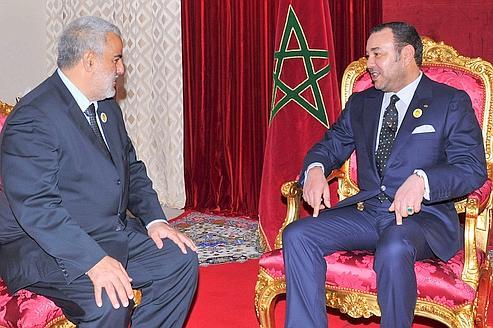 Le roi Mohammed VI et le premier ministre Abdelilah Benkirane, le chef du parti islamiste dit modéré, Justice et développement. (PH/DR)