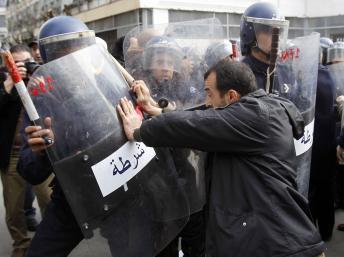 Police algérienne contre manifestants (PH/DR/Archives)