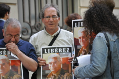 Diaspora kabyle de France exigeant la libération de Kamel Chetti arbitrairement séquestré par la justice algérienne en lieu et place des terrorsites que la justice algérienne amnistie à tour de bras. (PH/DR)