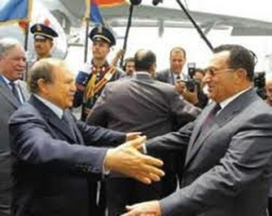 Bouteflika et son ami Moubarak. PH/DR