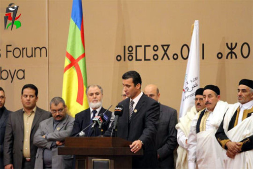 Tariq Attouchi lisant la déclaration finale des amazighs de Libye au Forum des droits constitutionnels des Imazighen de Libye, le 12 janvier 2013 à Tripoli (PH/DR)