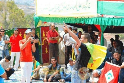 Sit in de militants en protestations contre la mascarade de commémoration de la bataille d'Anoual par le Makhzen marocain dans le RIF (Photo/Nadorcity)