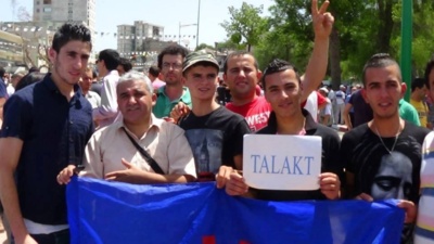 Tizi-Ouzou, Eh oui, c'est encore et toujours en Kabylie. Sur la photo on y voit le président du MAK, Bouaziz Ait-Chebib, entouré de citoyens...kabyles (PH/DR)