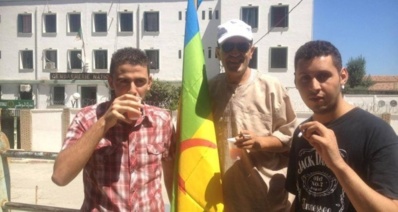 Aokas: c'est en face de la gendarmerie  que les kabyles boivent leurs jus et allument leur cigarette (PH/DR)