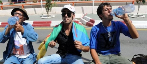 Drapeaux et sigles amazighs fièrement exhibés, les kabyles défient la terreur islamiste du régime algérien (PH/DR)